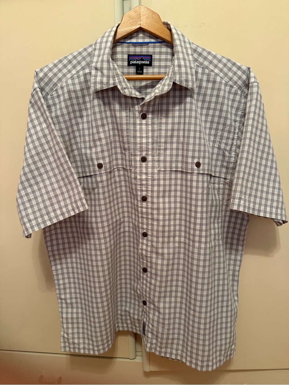 Patagonia Short-Sleeve Plaid Button-Down Shirt - Gray & White Large Gorp core
